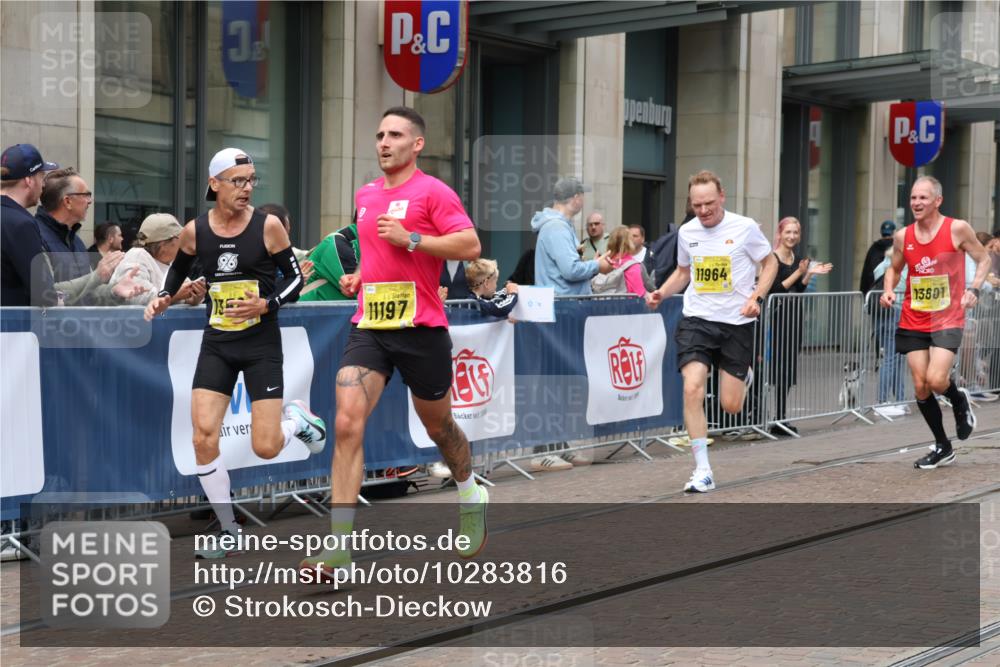 13.09.2026 - 21. swb-Marathon Bremen Strokosch-Dieckow http://msf.ph/oto/10283816 13.09.2026 10:34:53 Ziel 10261, 10262, 10994, 11068, 11512, 13505, 13514, 13540, 13560, 13590, 13619, 13625, 10818, 11197, 11964, 12358, 12413, 12540, 13588, 13601, 13625, 13637 meine-sportfotos.de