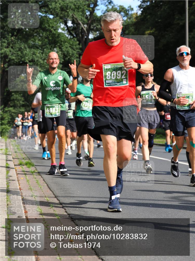 13.09.2026 - 21. swb-Marathon Bremen TobiasT http://msf.ph/oto/10283832 13.09.2026 12:06:40 Laufen 7066, 4983, 8092, 7619, 21, 25 meine-sportfotos.de