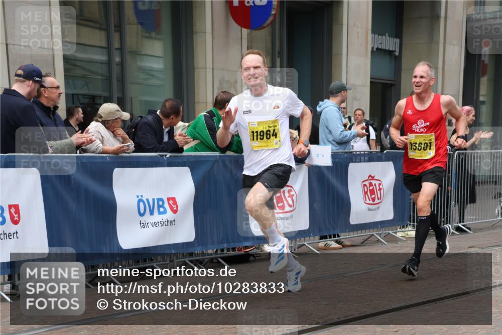 13.09.2026 - 21. swb-Marathon Bremen Strokosch-Dieckow http://msf.ph/oto/10283833 13.09.2026 10:34:54 Ziel 10261, 10262, 10994, 11068, 11176, 11512, 13505, 13514, 13540, 13560, 13590, 13619, 10818, 11197, 11964, 12358, 12413, 12540, 13588, 13601, 13625, 13637 meine-sportfotos.de