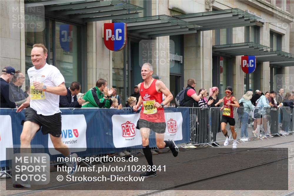 13.09.2026 - 21. swb-Marathon Bremen Strokosch-Dieckow http://msf.ph/oto/10283841 13.09.2026 10:34:55 Ziel 10261, 10262, 10994, 11068, 11176, 11345, 11512, 13505, 13514, 13540, 13560, 13590, 13619, 10818, 11197, 11964, 12358, 12413, 12540, 13588, 13601, 13625, 13637 meine-sportfotos.de