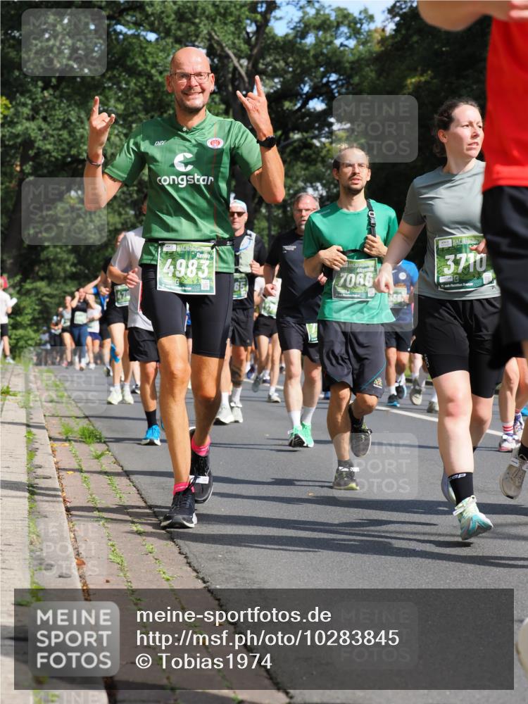 13.09.2026 - 21. swb-Marathon Bremen TobiasT http://msf.ph/oto/10283845 13.09.2026 12:06:41 Laufen 4983, 7066, 3710, 6544 meine-sportfotos.de