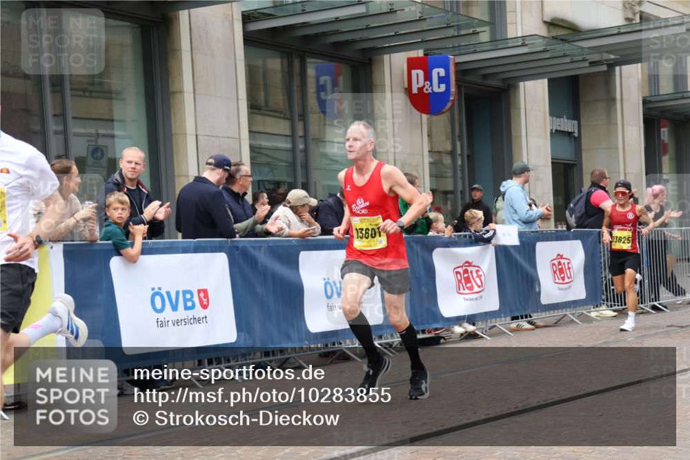 13.09.2026 - 21. swb-Marathon Bremen Strokosch-Dieckow http://msf.ph/oto/10283855 13.09.2026 10:34:55 Ziel 10261, 10262, 10994, 11068, 11176, 11345, 11512, 13505, 13514, 13540, 13560, 13590, 13619, 10818, 11197, 11964, 12358, 12413, 12540, 13588, 13601, 13625, 13637 meine-sportfotos.de