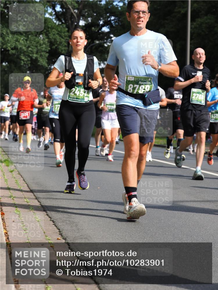 13.09.2026 - 21. swb-Marathon Bremen TobiasT http://msf.ph/oto/10283901 13.09.2026 12:06:59 Laufen 2457, 21, 426, 8789, 2760, 131 meine-sportfotos.de