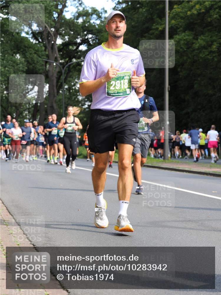 13.09.2026 - 21. swb-Marathon Bremen TobiasT http://msf.ph/oto/10283942 13.09.2026 12:07:10 Laufen 2918 meine-sportfotos.de