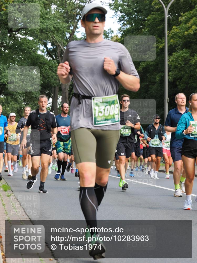 13.09.2026 - 21. swb-Marathon Bremen TobiasT http://msf.ph/oto/10283963 13.09.2026 12:07:16 Laufen 4008, 1694, 13006, 3661, 5201, 683 meine-sportfotos.de