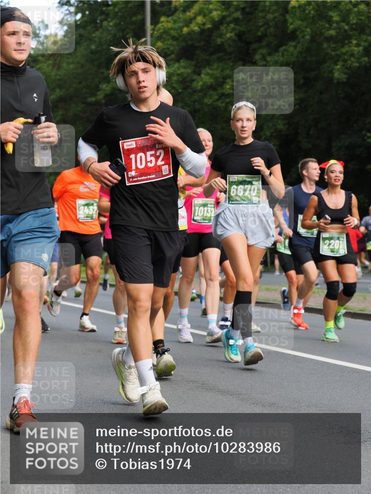 13.09.2026 - 21. swb-Marathon Bremen TobiasT http://msf.ph/oto/10283986 13.09.2026 12:07:25 Laufen 1052, 21, 26, 10132, 6670, 2201 meine-sportfotos.de