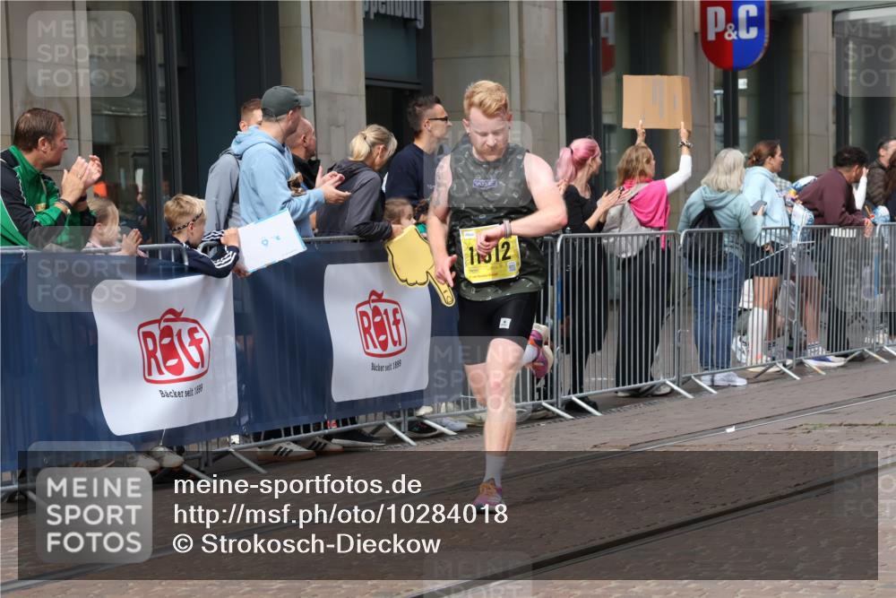 13.09.2026 - 21. swb-Marathon Bremen Strokosch-Dieckow http://msf.ph/oto/10284018 13.09.2026 10:35:15 Ziel 11068, 11176, 11345, 12289, 13514, 13540, 13558, 13583, 13590, 13619, 10261, 10262, 10994, 11068, 11512, 13505, 13514, 13560, 13588, 13601, 13619, 13625 meine-sportfotos.de