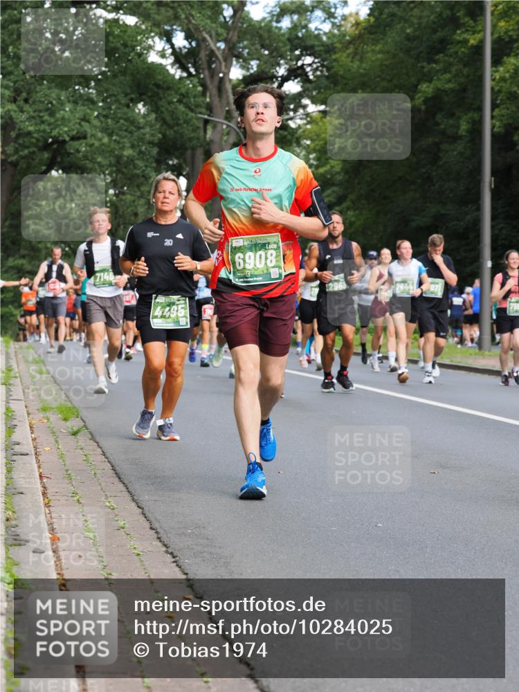 13.09.2026 - 21. swb-Marathon Bremen TobiasT http://msf.ph/oto/10284025 13.09.2026 12:07:36 Laufen 4495, 20, 6908, 26, 2966 meine-sportfotos.de