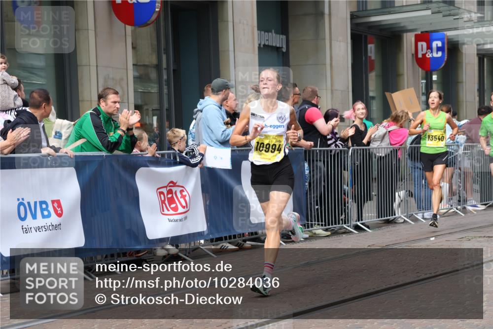 13.09.2026 - 21. swb-Marathon Bremen Strokosch-Dieckow http://msf.ph/oto/10284036 13.09.2026 10:35:17 Ziel 11176, 11345, 12289, 13540, 13558, 13583, 10261, 10262, 10994, 11068, 11512, 13505, 13514, 13540, 13560, 13590, 13619, 13625 meine-sportfotos.de