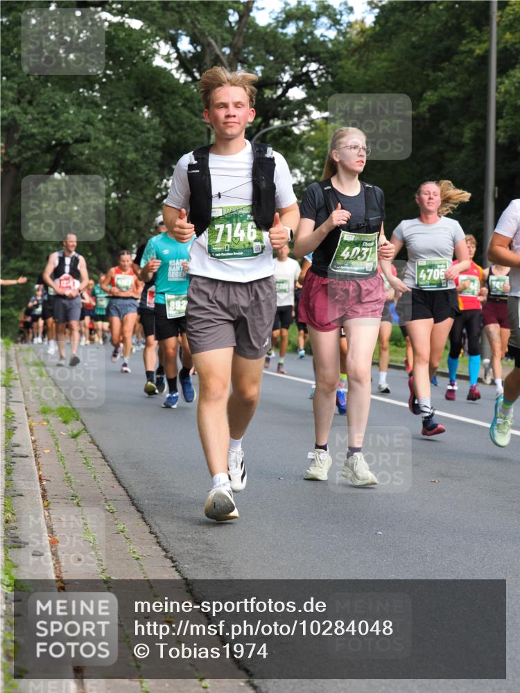 13.09.2026 - 21. swb-Marathon Bremen TobiasT http://msf.ph/oto/10284048 13.09.2026 12:07:40 Laufen 12841, 892, 7146, 26, 403, 4705 meine-sportfotos.de