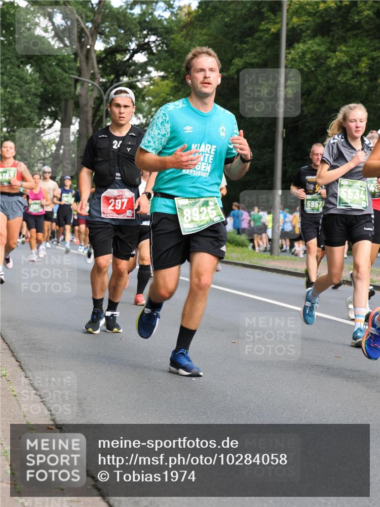 13.09.2026 - 21. swb-Marathon Bremen TobiasT http://msf.ph/oto/10284058 13.09.2026 12:07:43 Laufen 183, 6566, 27, 297, 8925, 5957, 5534 meine-sportfotos.de