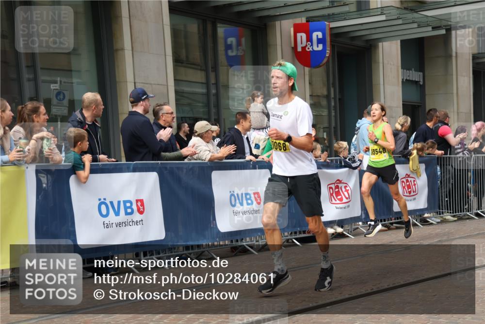 13.09.2026 - 21. swb-Marathon Bremen Strokosch-Dieckow http://msf.ph/oto/10284061 13.09.2026 10:35:19 Ziel 11176, 11345, 12289, 13558, 13583, 10261, 10262, 10994, 11068, 11176, 11512, 13505, 13514, 13540, 13560, 13590, 13619 meine-sportfotos.de