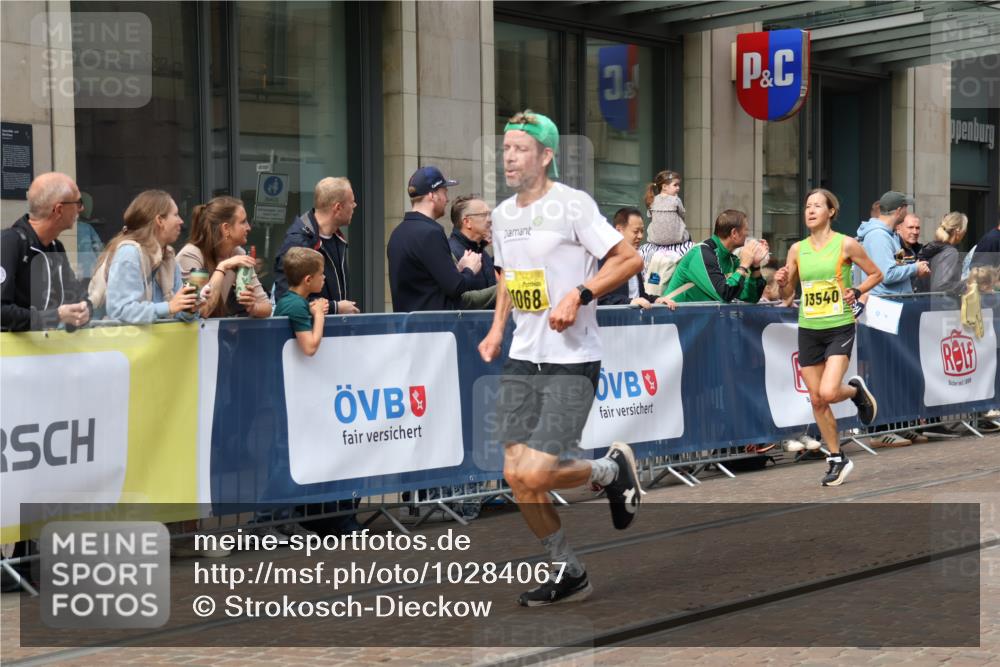 13.09.2026 - 21. swb-Marathon Bremen Strokosch-Dieckow http://msf.ph/oto/10284067 13.09.2026 10:35:19 Ziel 11176, 11345, 12289, 13558, 13583, 10261, 10262, 10994, 11068, 11176, 11512, 13505, 13514, 13540, 13560, 13590, 13619 meine-sportfotos.de