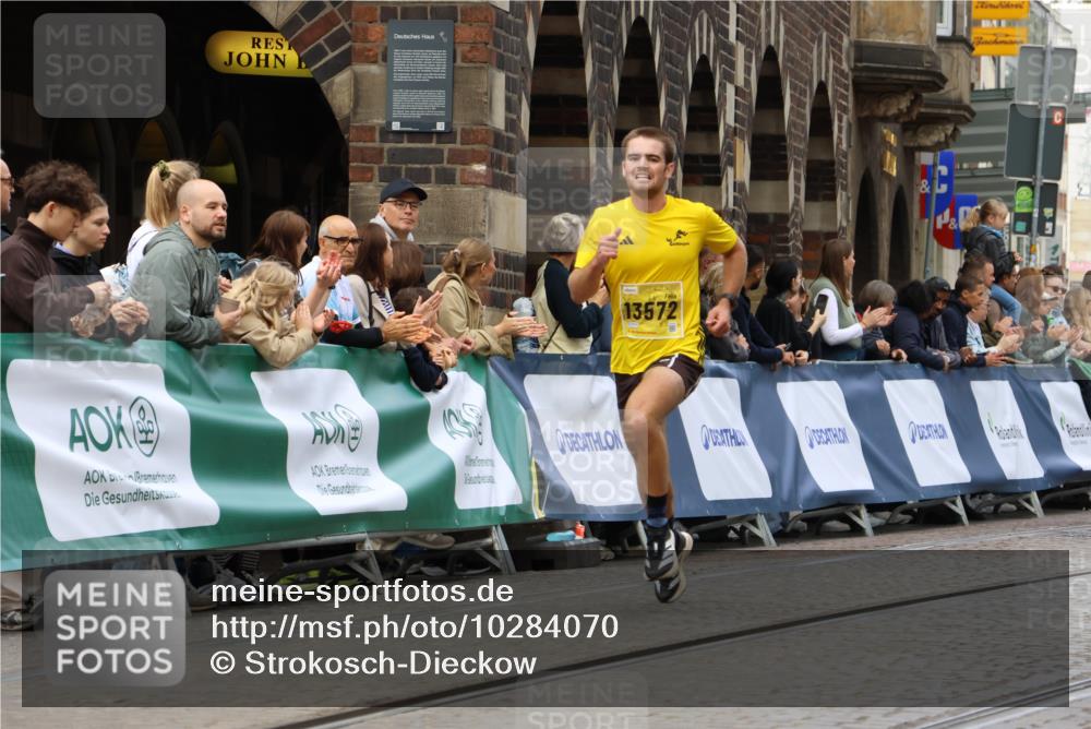 13.09.2026 - 21. swb-Marathon Bremen Strokosch-Dieckow http://msf.ph/oto/10284070 13.09.2026 10:31:13 Ziel 13537, 13554, 13630, 13571 meine-sportfotos.de