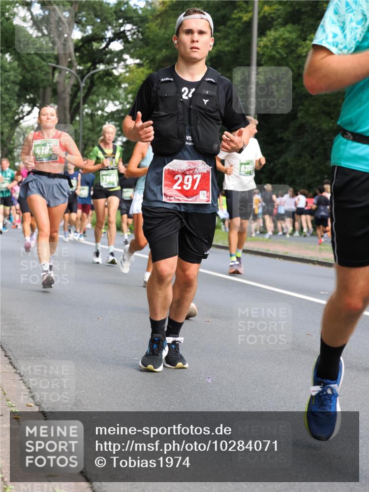 13.09.2026 - 21. swb-Marathon Bremen TobiasT http://msf.ph/oto/10284071 13.09.2026 12:07:45 Laufen 24, 418, 297 meine-sportfotos.de