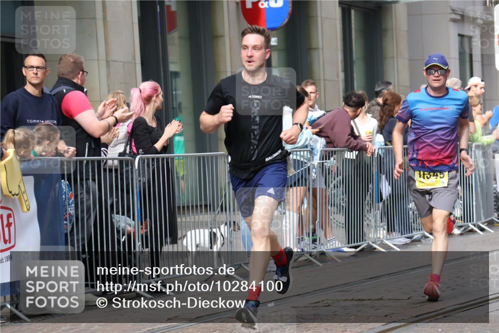13.09.2026 - 21. swb-Marathon Bremen Strokosch-Dieckow http://msf.ph/oto/10284100 13.09.2026 10:35:22 Ziel 12289, 13558, 13583, 10261, 10262, 10994, 11068, 11176, 11345, 11512, 13505, 13514, 13540, 13560, 13590, 13619 meine-sportfotos.de