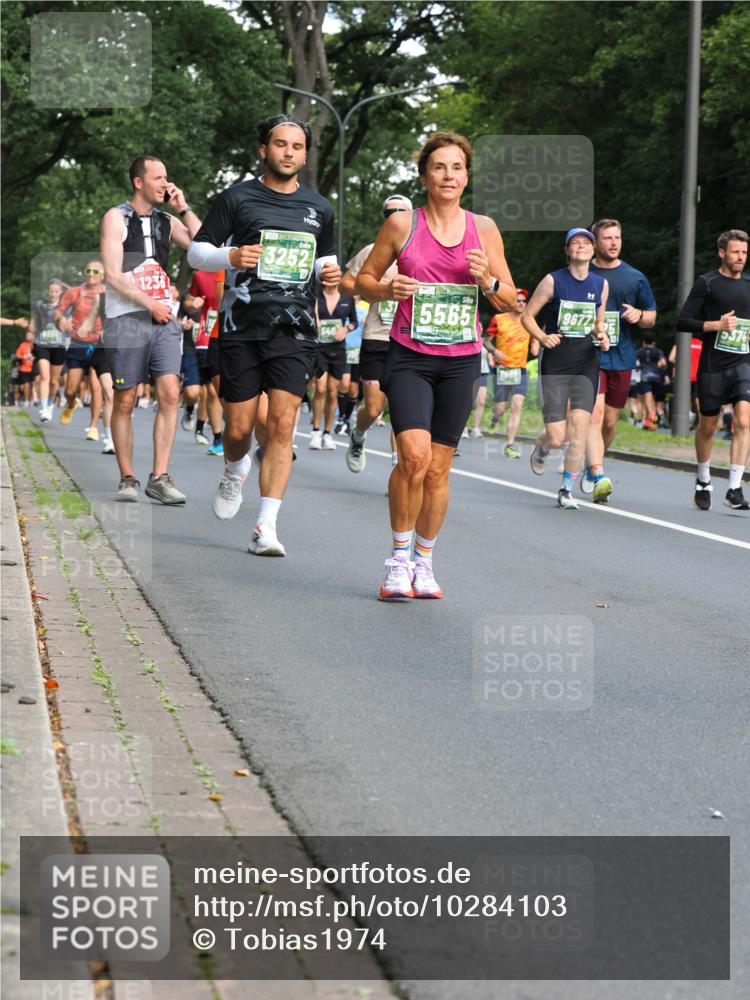 13.09.2026 - 21. swb-Marathon Bremen TobiasT http://msf.ph/oto/10284103 13.09.2026 12:07:49 Laufen 1236, 3252, 5565, 2685, 9677 meine-sportfotos.de