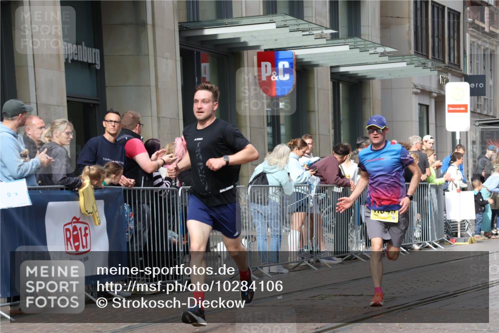 13.09.2026 - 21. swb-Marathon Bremen Strokosch-Dieckow http://msf.ph/oto/10284106 13.09.2026 10:35:22 Ziel 12289, 13558, 13583, 10261, 10262, 10994, 11068, 11176, 11345, 11512, 13505, 13514, 13540, 13560, 13590, 13619 meine-sportfotos.de