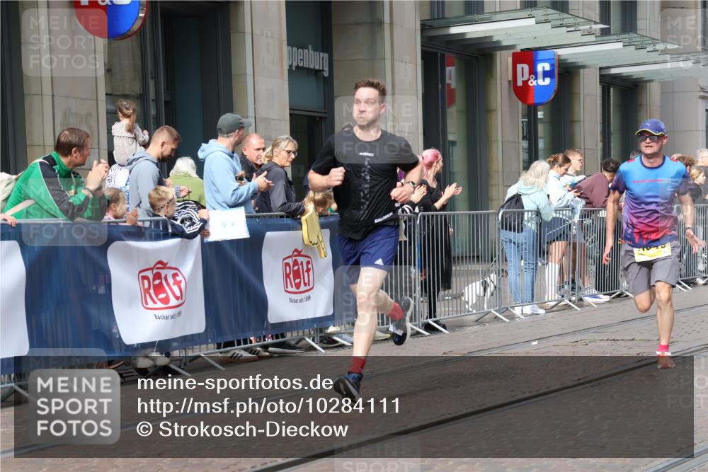 13.09.2026 - 21. swb-Marathon Bremen Strokosch-Dieckow http://msf.ph/oto/10284111 13.09.2026 10:35:22 Ziel 12289, 13558, 13583, 10261, 10262, 10994, 11068, 11176, 11345, 11512, 13505, 13514, 13540, 13560, 13590, 13619 meine-sportfotos.de