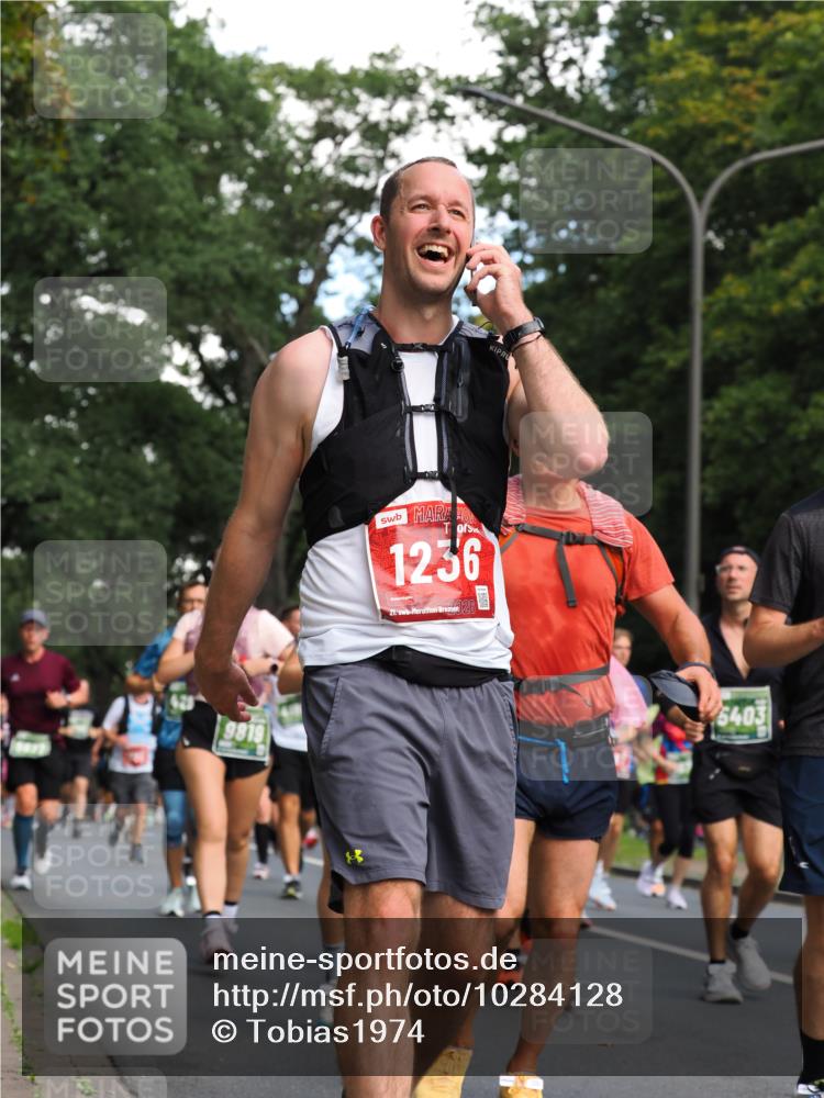 13.09.2026 - 21. swb-Marathon Bremen TobiasT http://msf.ph/oto/10284128 13.09.2026 12:07:56 Laufen 9819, 1236, 21, 26, 5403 meine-sportfotos.de