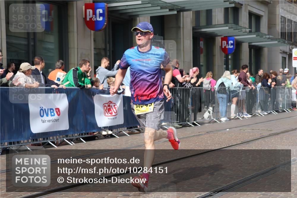 13.09.2026 - 21. swb-Marathon Bremen Strokosch-Dieckow http://msf.ph/oto/10284151 13.09.2026 10:35:24 Ziel 12289, 13558, 13583, 10261, 10262, 10994, 11068, 11176, 11345, 11512, 13505, 13514, 13540, 13560, 13583, 13590, 13619 meine-sportfotos.de