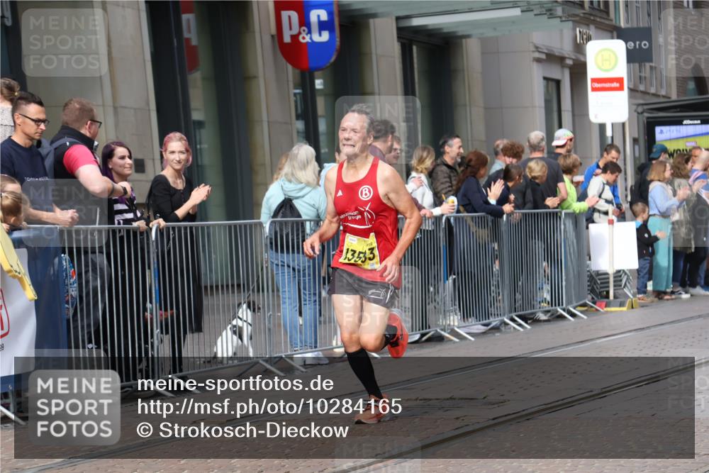 13.09.2026 - 21. swb-Marathon Bremen Strokosch-Dieckow http://msf.ph/oto/10284165 13.09.2026 10:35:26 Ziel 12289, 13558, 10261, 10262, 10994, 11068, 11176, 11345, 11512, 12289, 13505, 13514, 13540, 13560, 13583, 13590, 13619 meine-sportfotos.de