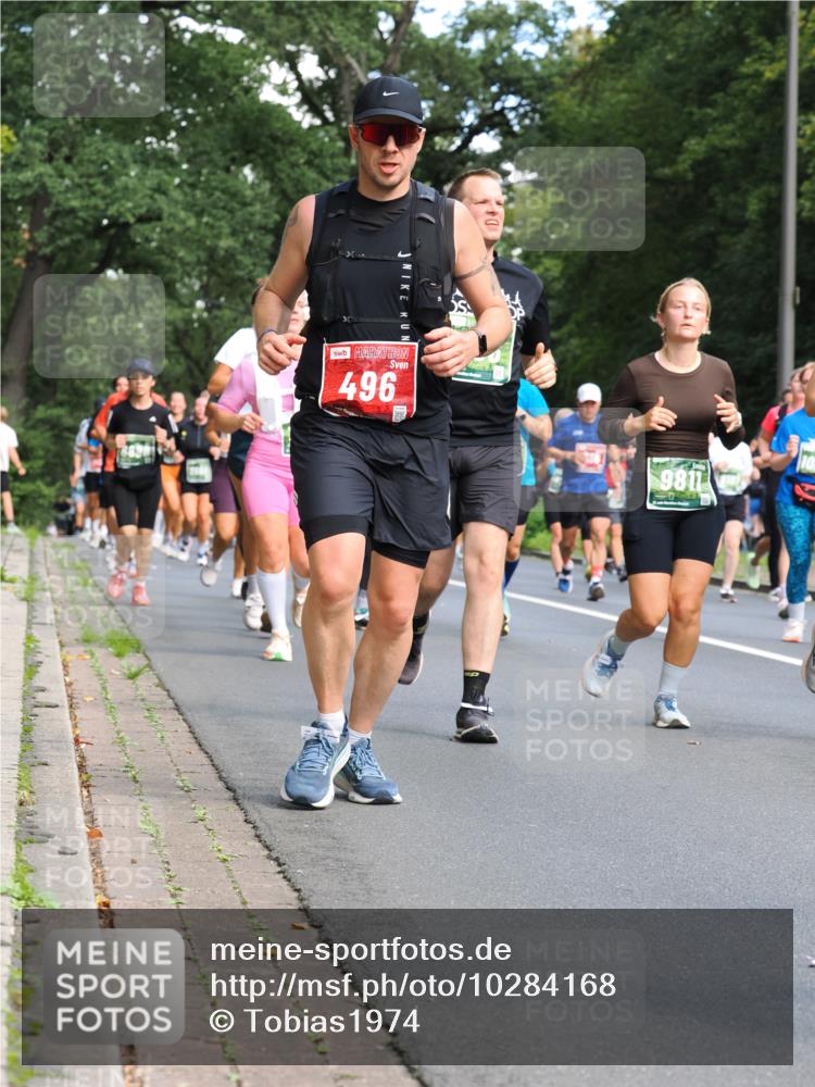 13.09.2026 - 21. swb-Marathon Bremen TobiasT http://msf.ph/oto/10284168 13.09.2026 12:08:06 Laufen 496, 9811 meine-sportfotos.de