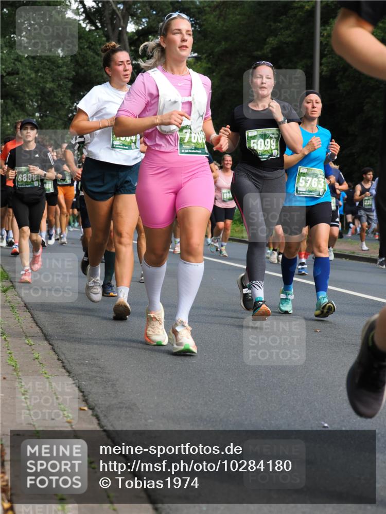 13.09.2026 - 21. swb-Marathon Bremen TobiasT http://msf.ph/oto/10284180 13.09.2026 12:08:08 Laufen 6888, 760, 5099, 5763, 229 meine-sportfotos.de