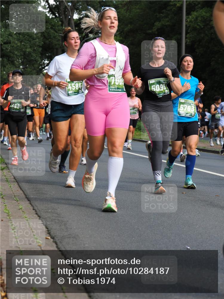 13.09.2026 - 21. swb-Marathon Bremen TobiasT http://msf.ph/oto/10284187 13.09.2026 12:08:09 Laufen 6888, 4584, 700, 8652, 5099, 5763, 228 meine-sportfotos.de