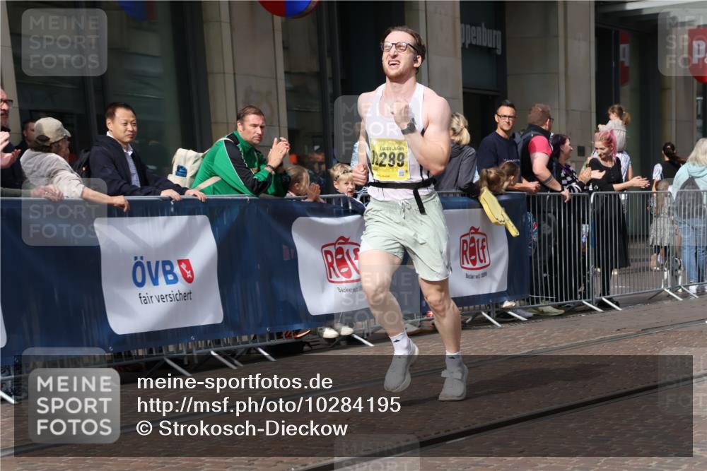 13.09.2026 - 21. swb-Marathon Bremen Strokosch-Dieckow http://msf.ph/oto/10284195 13.09.2026 10:35:32 Ziel 13534, 13558, 10994, 11068, 11176, 11345, 11512, 12289, 13514, 13540, 13583, 13590, 13619 meine-sportfotos.de