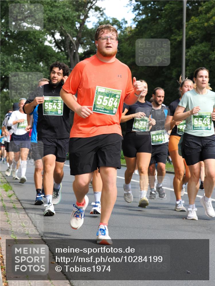 13.09.2026 - 21. swb-Marathon Bremen TobiasT http://msf.ph/oto/10284199 13.09.2026 12:08:14 Laufen 5543, 5564, 21, 26, 4338, 9346, 5548 meine-sportfotos.de