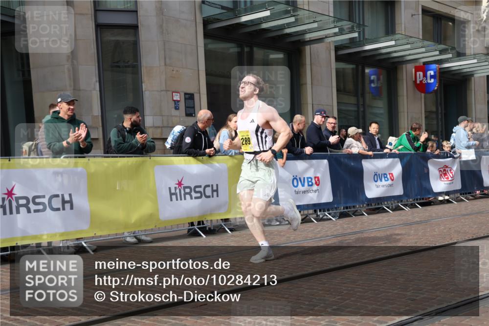 13.09.2026 - 21. swb-Marathon Bremen Strokosch-Dieckow http://msf.ph/oto/10284213 13.09.2026 10:35:33 Ziel 13534, 13558, 10994, 11068, 11176, 11345, 11512, 12289, 13514, 13540, 13583, 13590, 13619 meine-sportfotos.de