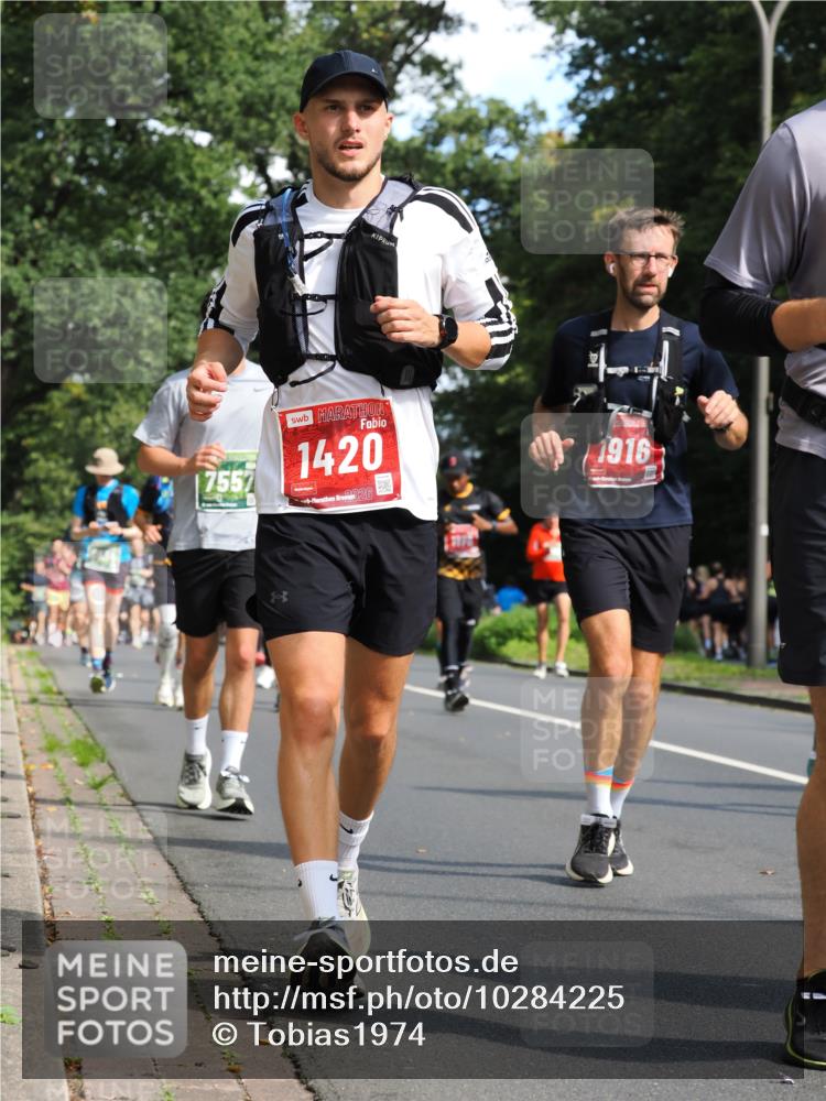 13.09.2026 - 21. swb-Marathon Bremen TobiasT http://msf.ph/oto/10284225 13.09.2026 12:08:19 Laufen 7557, 1420, 2126, 1916 meine-sportfotos.de