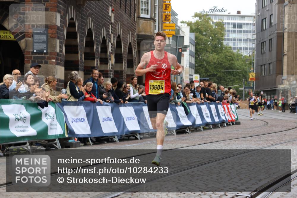 13.09.2026 - 21. swb-Marathon Bremen Strokosch-Dieckow http://msf.ph/oto/10284233 13.09.2026 10:31:42 Ziel 13571, 12457, 13533, 13536, 13573, 13618 meine-sportfotos.de