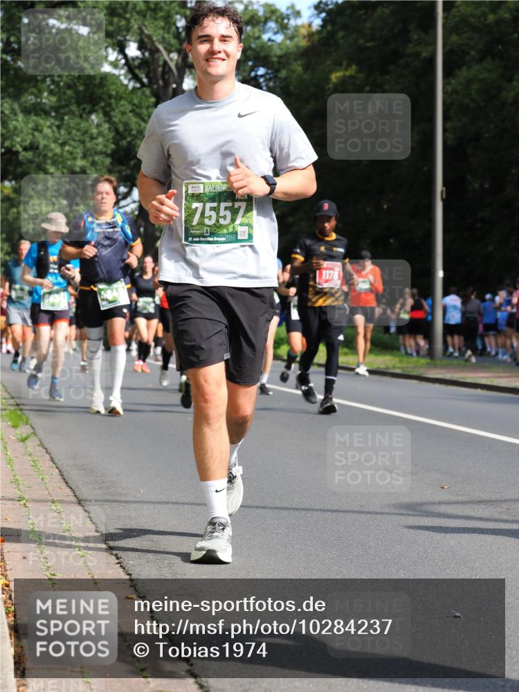 13.09.2026 - 21. swb-Marathon Bremen TobiasT http://msf.ph/oto/10284237 13.09.2026 12:08:21 Laufen 484, 7557, 21, 126, 1178 meine-sportfotos.de