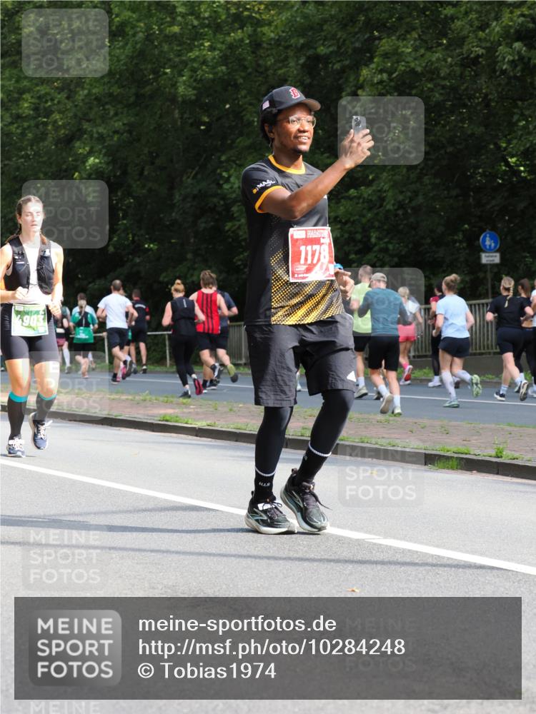 13.09.2026 - 21. swb-Marathon Bremen TobiasT http://msf.ph/oto/10284248 13.09.2026 12:08:24 Laufen 1178 meine-sportfotos.de