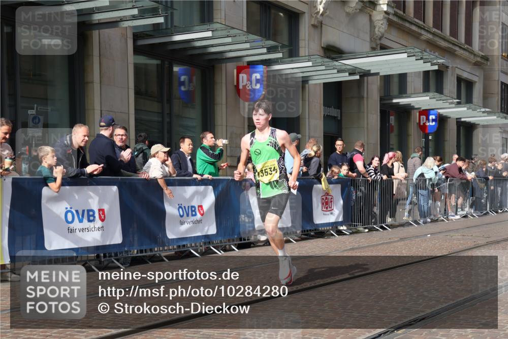 13.09.2026 - 21. swb-Marathon Bremen Strokosch-Dieckow http://msf.ph/oto/10284280 13.09.2026 10:35:56 Ziel 10244, 11067, 12324, 12513, 13575, 13534, 13558 meine-sportfotos.de