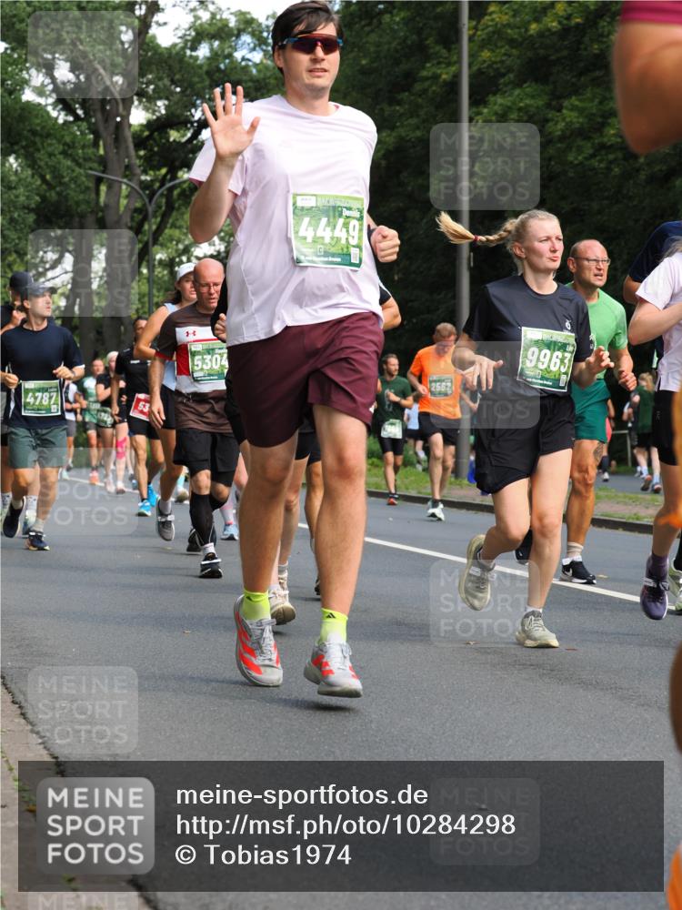 13.09.2026 - 21. swb-Marathon Bremen TobiasT http://msf.ph/oto/10284298 13.09.2026 12:08:37 Laufen 4787, 5304, 4449, 2562, 9963 meine-sportfotos.de