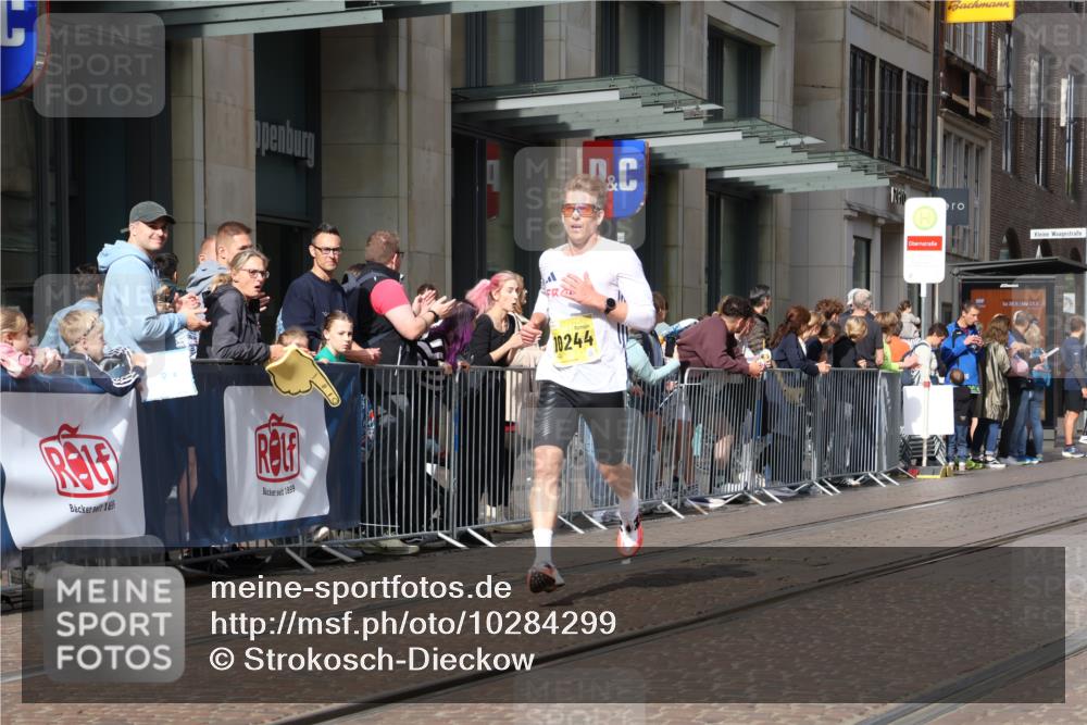 13.09.2026 - 21. swb-Marathon Bremen Strokosch-Dieckow http://msf.ph/oto/10284299 13.09.2026 10:36:03 Ziel 11067, 12324, 12513, 13548, 13575, 10244, 13534, 13558 meine-sportfotos.de