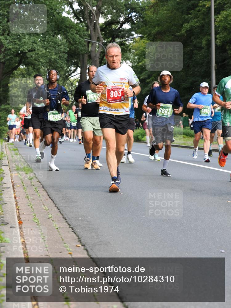 13.09.2026 - 21. swb-Marathon Bremen TobiasT http://msf.ph/oto/10284310 13.09.2026 12:08:44 Laufen 3105, 254, 803, 8683, 4812 meine-sportfotos.de