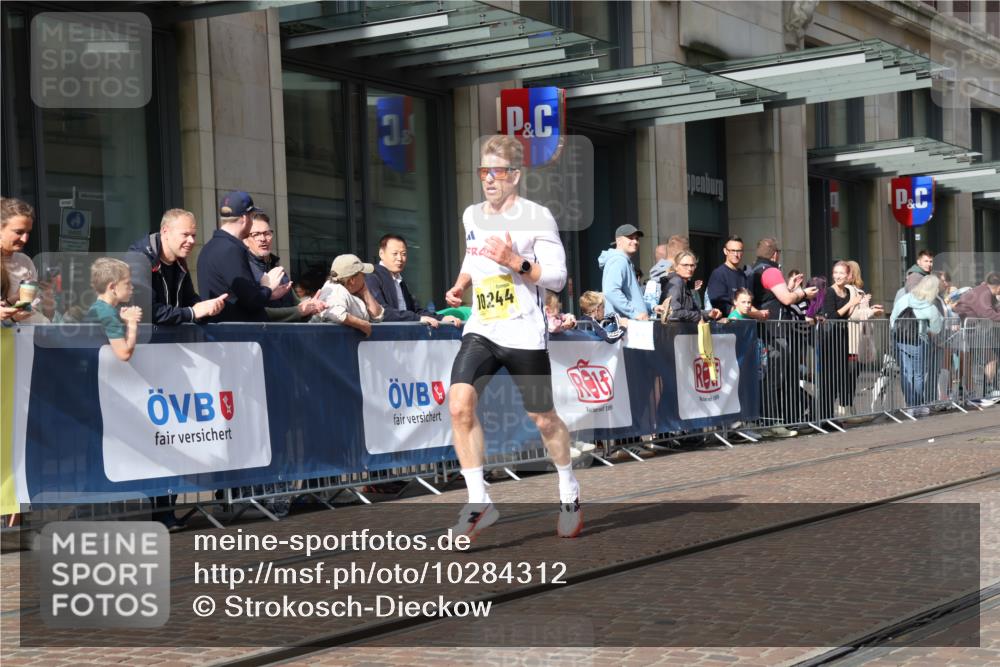 13.09.2026 - 21. swb-Marathon Bremen Strokosch-Dieckow http://msf.ph/oto/10284312 13.09.2026 10:36:04 Ziel 11067, 11916, 12324, 12513, 13548, 13575, 10244, 13534 meine-sportfotos.de