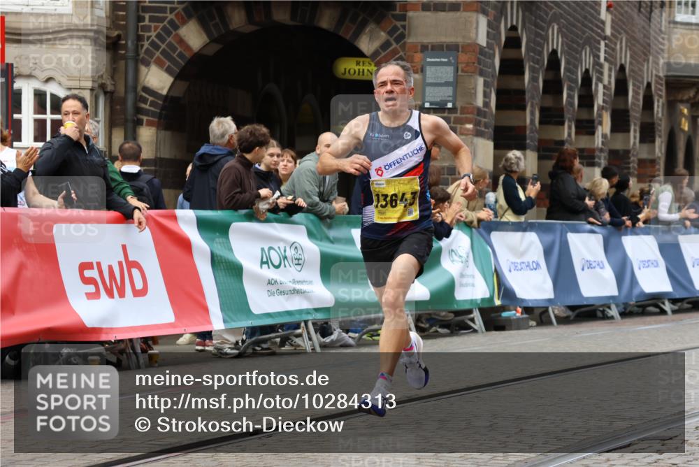 13.09.2026 - 21. swb-Marathon Bremen Strokosch-Dieckow http://msf.ph/oto/10284313 13.09.2026 10:31:54 Ziel 13504, 13643, 13543, 13582, 13632 meine-sportfotos.de