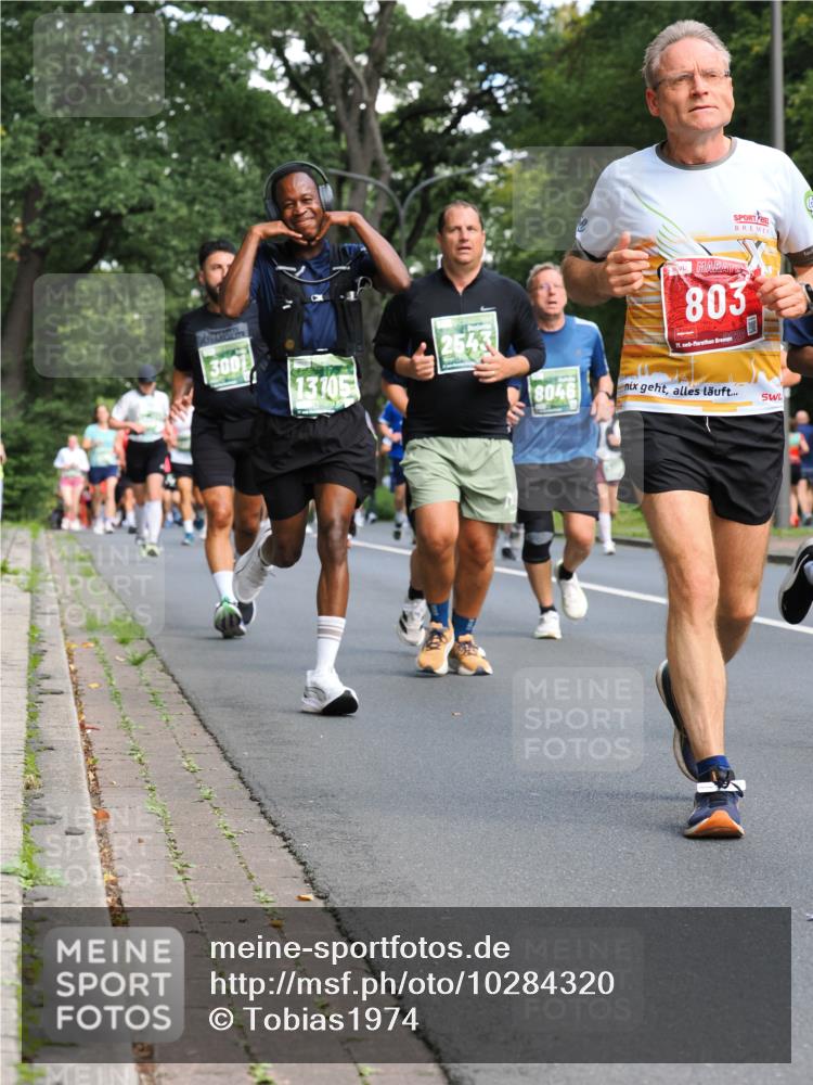 13.09.2026 - 21. swb-Marathon Bremen TobiasT http://msf.ph/oto/10284320 13.09.2026 12:08:46 Laufen 300, 13105, 803, 2543, 8046, 21 meine-sportfotos.de
