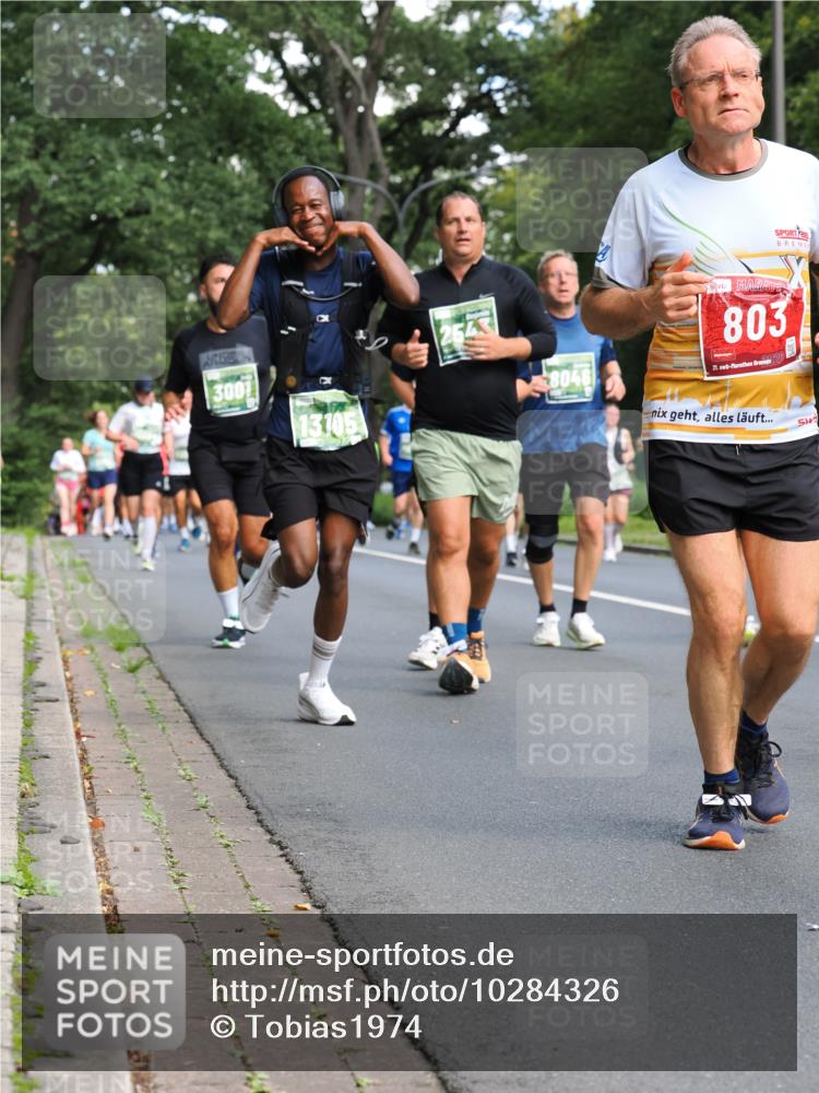 13.09.2026 - 21. swb-Marathon Bremen TobiasT http://msf.ph/oto/10284326 13.09.2026 12:08:46 Laufen 3001, 13105, 2, 254, 8046, 00, 803, 21, 20 meine-sportfotos.de