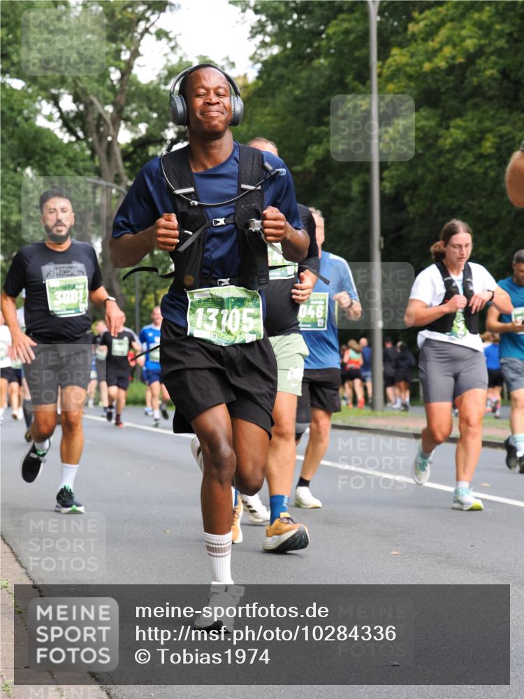 13.09.2026 - 21. swb-Marathon Bremen TobiasT http://msf.ph/oto/10284336 13.09.2026 12:08:47 Laufen 046, 13105 meine-sportfotos.de