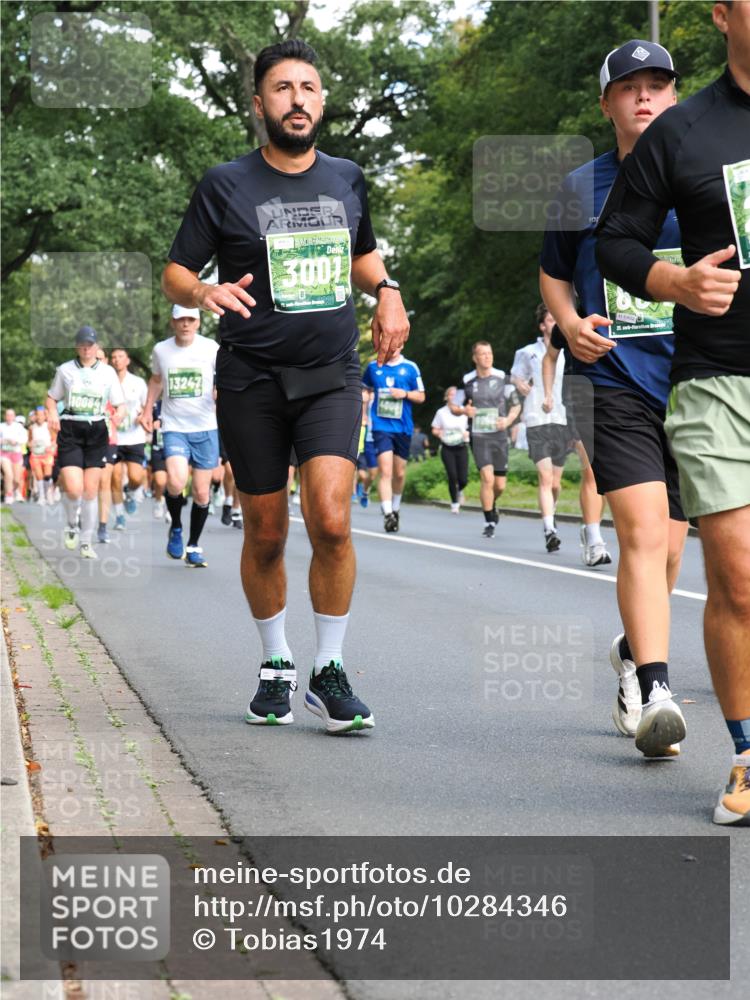 13.09.2026 - 21. swb-Marathon Bremen TobiasT http://msf.ph/oto/10284346 13.09.2026 12:08:48 Laufen 10084, 13247, 3001, 6402, 21 meine-sportfotos.de