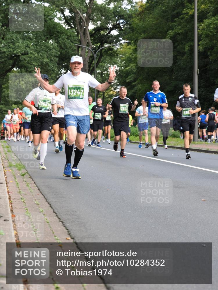13.09.2026 - 21. swb-Marathon Bremen TobiasT http://msf.ph/oto/10284352 13.09.2026 12:08:50 Laufen 10084, 13247, 2823, 1302, 4006, 890 meine-sportfotos.de
