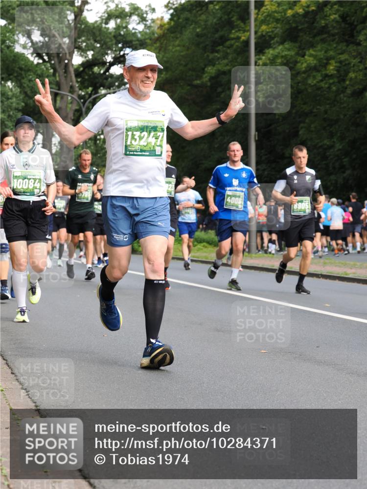 13.09.2026 - 21. swb-Marathon Bremen TobiasT http://msf.ph/oto/10284371 13.09.2026 12:08:51 Laufen 10084, 795, 13247, 21, 26, 4008 meine-sportfotos.de