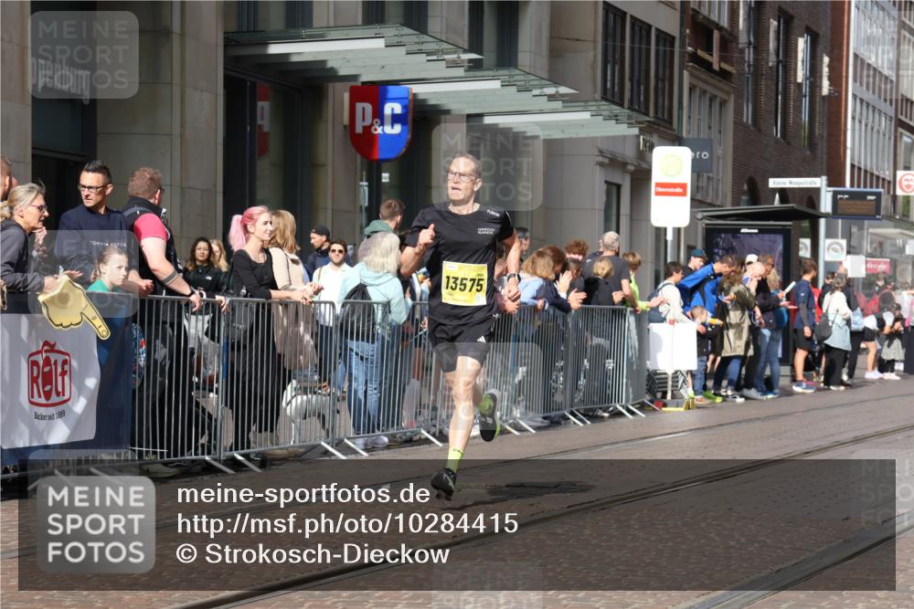 13.09.2026 - 21. swb-Marathon Bremen Strokosch-Dieckow http://msf.ph/oto/10284415 13.09.2026 10:36:21 Ziel 11738, 11916, 12456, 13548, 10244, 11067, 12324, 12513, 13575 meine-sportfotos.de
