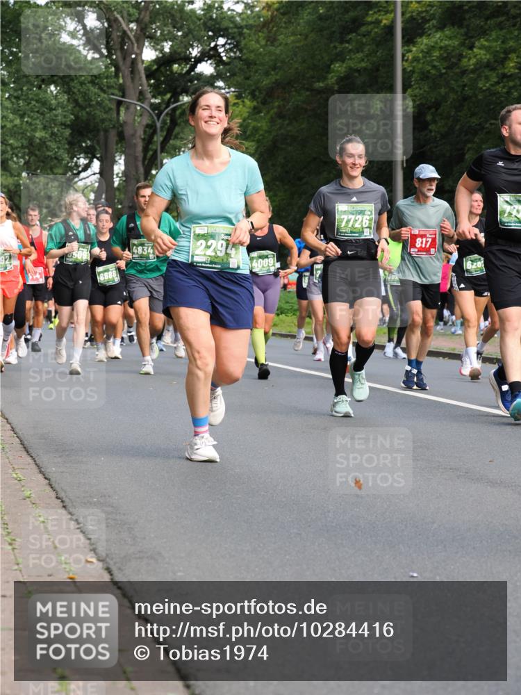 13.09.2026 - 21. swb-Marathon Bremen TobiasT http://msf.ph/oto/10284416 13.09.2026 12:08:58 Laufen 4834, 8688, 2294, 4009, 7726, 817 meine-sportfotos.de